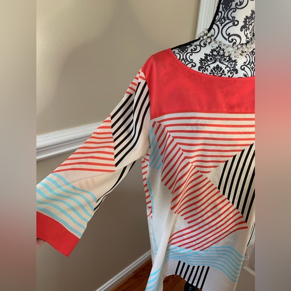 New York and Company- women’s lightweight tunic, size Lg. - Picture 2 of 10